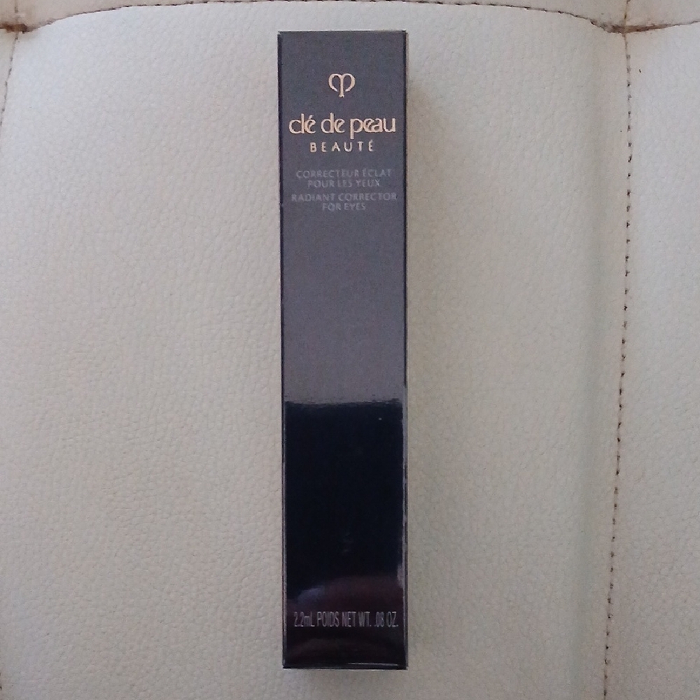 Radiant Eye Corrector in Color Hazelnut